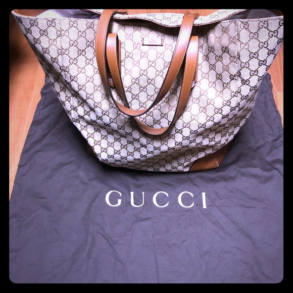 Gucci Handbags - Oversized Gucci Travel Tote